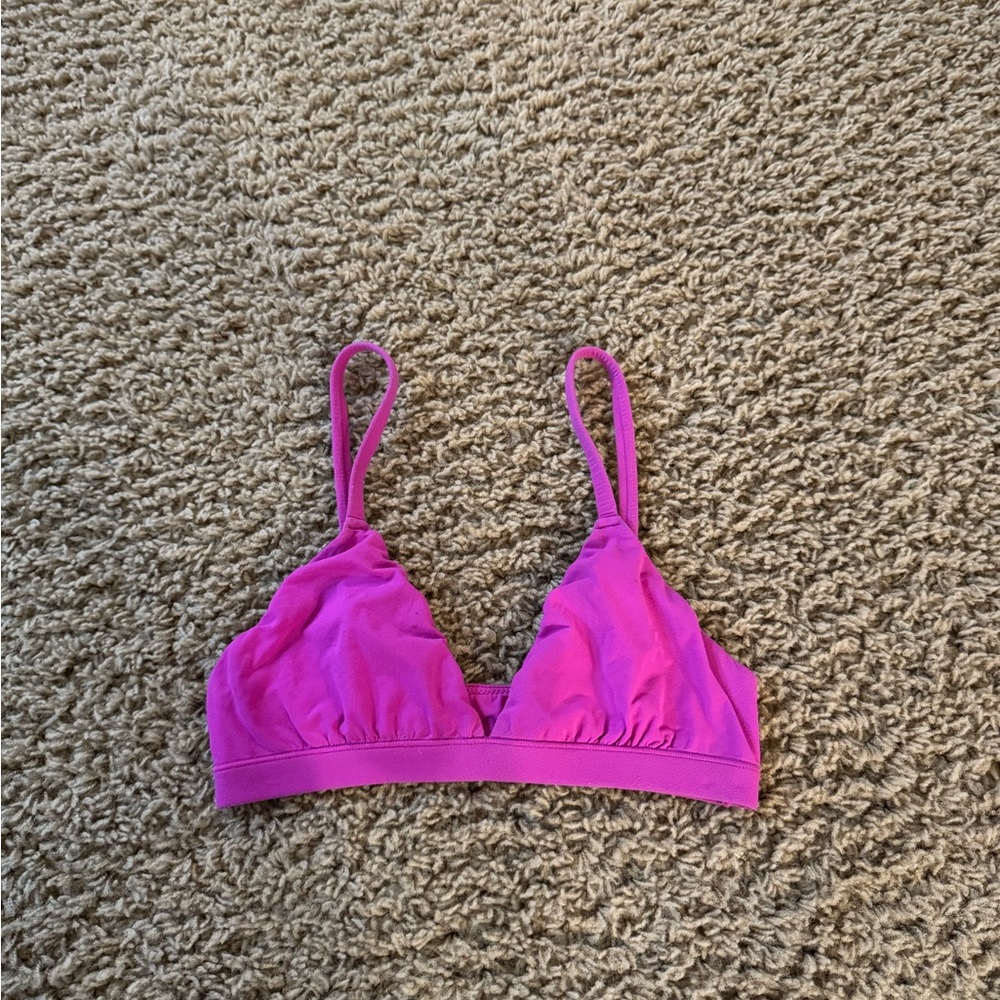 Skims Fits Everybody Triangle Bralette in Fuschia